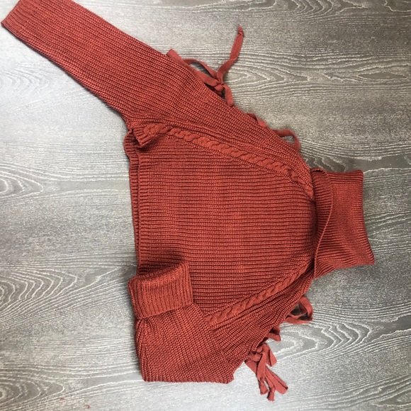 Brick Sweater with Laced Sleeve - Picture 2 of 2